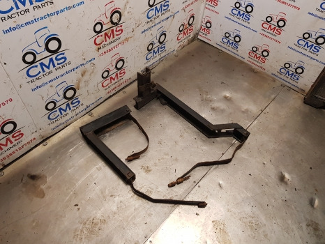 Case 5140, 5120, 5130, Fuel Tank Bracket Kit 1534442c1, 1534445c1 - Réservoir de carburant: photos 2 Case 5140, 5120, 5130, Fuel Tank Bracket Kit 1534442c1, 1534445c1 - Réservoir de carburant: photos 2