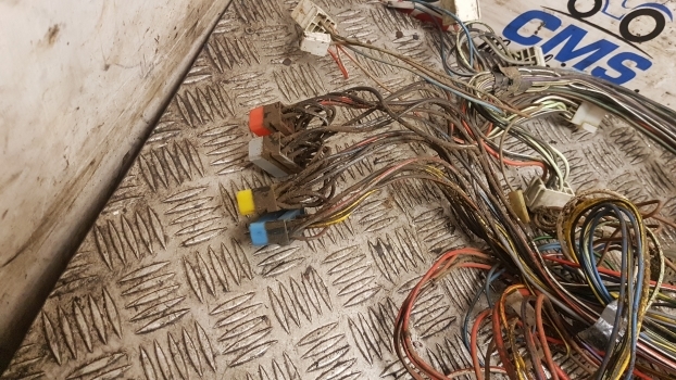 Case International 856 Xl Cab Wiring Loom - Câble/ Fil pour Tracteur agricole: photos 3 Case International 856 Xl Cab Wiring Loom - Câble/ Fil pour Tracteur agricole: photos 3