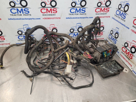 Case Jx80 Upgrade Tier 2 Cab Wiring Loom Cab Wiring Loom, Fuse Box - Câble/ Fil: photos 1 Case Jx80 Upgrade Tier 2 Cab Wiring Loom Cab Wiring Loom, Fuse Box - Câble/ Fil: photos 1