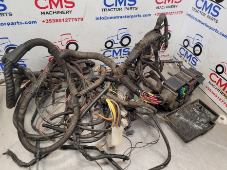 Case Jx80 Upgrade Tier 2 Cab Wiring Loom Cab Wiring Loom, Fuse Box - Câble/ Fil: photos 4 Case Jx80 Upgrade Tier 2 Cab Wiring Loom Cab Wiring Loom, Fuse Box - Câble/ Fil: photos 4
