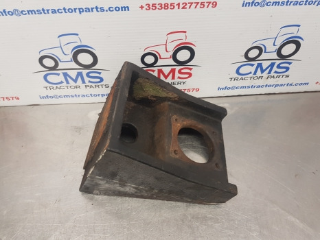 Case Maxxum 5120, 5140, 5130, 5240 Cab Front Support 1530867c1, 120205a2 - Suspension de cabine: photos 2 Case Maxxum 5120, 5140, 5130, 5240 Cab Front Support 1530867c1, 120205a2 - Suspension de cabine: photos 2