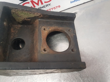 Case Maxxum 5120, 5140, 5130, 5240 Cab Front Support 1530867c1, 120205a2 - Suspension de cabine: photos 5 Case Maxxum 5120, 5140, 5130, 5240 Cab Front Support 1530867c1, 120205a2 - Suspension de cabine: photos 5