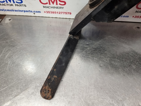 Case Mxu100, Mxy, Nh T6000, Tsa, Cab Bracket Rh 87302580, 82034211 - Suspension de cabine: photos 5 Case Mxu100, Mxy, Nh T6000, Tsa, Cab Bracket Rh 87302580, 82034211 - Suspension de cabine: photos 5