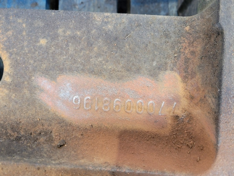 Claas Ares 500, 600, 800 Series 656 Rx Rz Front Axle Support Bolster 7700098196 - Suspension: photos 4 Claas Ares 500, 600, 800 Series 656 Rx Rz Front Axle Support Bolster 7700098196 - Suspension: photos 4