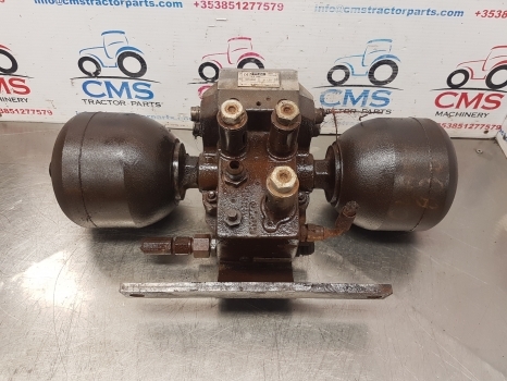 Claas Ares 836, 815, 816, 826 Suspension Controle Valve Parts Only 7700061891 - Suspension pour Tracteur agricole: photos 1 Claas Ares 836, 815, 816, 826 Suspension Controle Valve Parts Only 7700061891 - Suspension pour Tracteur agricole: photos 1