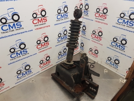 Claas Arion 640, 600, 500 Cab Back Suspension Support Assy Rhs 0021500984 - Suspension de cabine pour Machine agricole: photos 2 Claas Arion 640, 600, 500 Cab Back Suspension Support Assy Rhs 0021500984 - Suspension de cabine pour Machine agricole: photos 2