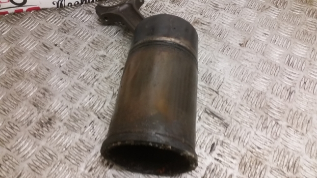 Deutz Agrotron 120, 150 Mk3 Conrod 04200465. Please Check Description - Bielle pour Tracteur agricole: photos 5 Deutz Agrotron 120, 150 Mk3 Conrod 04200465. Please Check Description - Bielle pour Tracteur agricole: photos 5
