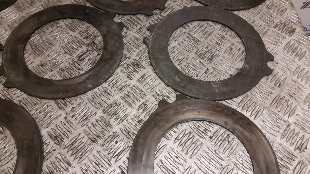 Deutz Agrotron 6.15 Rear Axle Brake Disc Plate Set 04417528 - Disques de frein pour Tracteur agricole: photos 5 Deutz Agrotron 6.15 Rear Axle Brake Disc Plate Set 04417528 - Disques de frein pour Tracteur agricole: photos 5