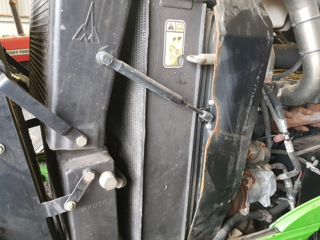 Deutz Agrotron M620, M610, Ttv Engine Water Cooling Radiator 0.015.4317.4/20 - Radiateur: photos 2 Deutz Agrotron M620, M610, Ttv Engine Water Cooling Radiator 0.015.4317.4/20 - Radiateur: photos 2