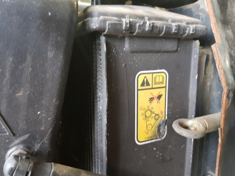 Deutz Agrotron M620, M610, Ttv Engine Water Cooling Radiator 0.015.4317.4/20 - Radiateur: photos 1 Deutz Agrotron M620, M610, Ttv Engine Water Cooling Radiator 0.015.4317.4/20 - Radiateur: photos 1