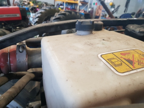 Deutz Fahr Agrotron M620, M600, Ttv610, Radiator Expansion Tank 0.015.4531.4/10 - Radiateur: photos 2 Deutz Fahr Agrotron M620, M600, Ttv610, Radiator Expansion Tank 0.015.4531.4/10 - Radiateur: photos 2