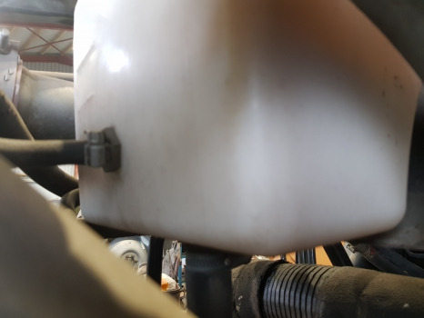 Deutz Fahr Agrotron M620, M600, Ttv610, Radiator Expansion Tank 0.015.4531.4/10 - Radiateur: photos 5 Deutz Fahr Agrotron M620, M600, Ttv610, Radiator Expansion Tank 0.015.4531.4/10 - Radiateur: photos 5