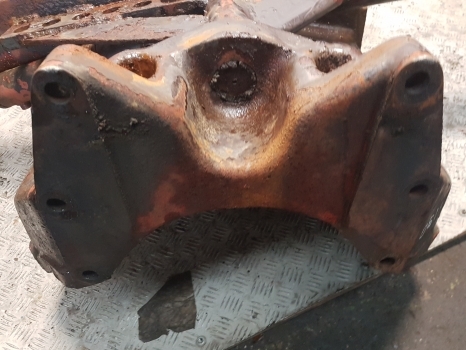 Fiat 1180, 115-90, 140-90 Front Axle Support Assy 5106833, 5102491, 5102483 - Essieu avant pour Tracteur agricole: photos 3 Fiat 1180, 115-90, 140-90 Front Axle Support Assy 5106833, 5102491, 5102483 - Essieu avant pour Tracteur agricole: photos 3