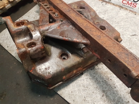 Fiat 1180, 115-90, 140-90 Front Axle Support Assy 5106833, 5102491, 5102483 - Essieu avant pour Tracteur agricole: photos 4 Fiat 1180, 115-90, 140-90 Front Axle Support Assy 5106833, 5102491, 5102483 - Essieu avant pour Tracteur agricole: photos 4