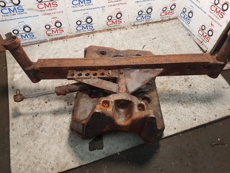 Fiat 1180, 115-90, 140-90 Front Axle Support Assy 5106833, 5102491, 5102483 - Essieu avant pour Tracteur agricole: photos 2 Fiat 1180, 115-90, 140-90 Front Axle Support Assy 5106833, 5102491, 5102483 - Essieu avant pour Tracteur agricole: photos 2