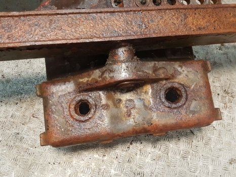 Fiat 1180, 115-90, 140-90 Front Axle Support Assy 5106833, 5102491, 5102483 - Essieu avant pour Tracteur agricole: photos 5 Fiat 1180, 115-90, 140-90 Front Axle Support Assy 5106833, 5102491, 5102483 - Essieu avant pour Tracteur agricole: photos 5