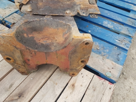 Fiat 90-90, 100-90, 110-90 Front Axle Support 5130607; 5109452 - Essieu avant pour Tracteur agricole: photos 4 Fiat 90-90, 100-90, 110-90 Front Axle Support 5130607; 5109452 - Essieu avant pour Tracteur agricole: photos 4