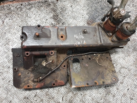Fiat 90-90, 100-90, 110-90 Transmission Control Cover 5129987, 5130986, 5132247 - Levier de vitesse pour Tracteur agricole: photos 5 Fiat 90-90, 100-90, 110-90 Transmission Control Cover 5129987, 5130986, 5132247 - Levier de vitesse pour Tracteur agricole: photos 5