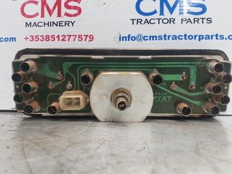 Fiat 90, 94, 46, 56 Series 90-90, 100-90 Dash Clock Instrument Cluster 5125046 - Panel de instrumentos pour Tracteur agricole: photos 3 Fiat 90, 94, 46, 56 Series 90-90, 100-90 Dash Clock Instrument Cluster 5125046 - Panel de instrumentos pour Tracteur agricole: photos 3
