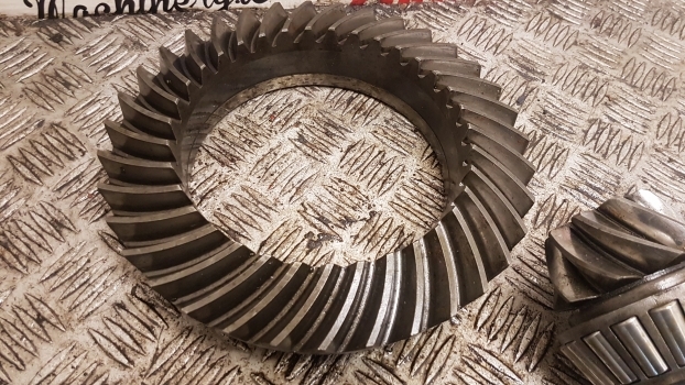 Fiat Ford 90, 30 Series 140-90 Front Axle Bevel Gear 9/35 5141666, 5141665 - Essieu avant pour Tracteur agricole: photos 4 Fiat Ford 90, 30 Series 140-90 Front Axle Bevel Gear 9/35 5141666, 5141665 - Essieu avant pour Tracteur agricole: photos 4
