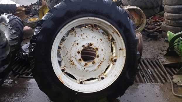 Fiat New Holland 90, 60, M, F Ser. 90-90 Rear Wheel Rim 15 X 38 5132488, 5185089 - Jante pour Tracteur agricole: photos 1 Fiat New Holland 90, 60, M, F Ser. 90-90 Rear Wheel Rim 15 X 38 5132488, 5185089 - Jante pour Tracteur agricole: photos 1