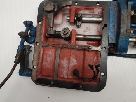 Ford 10 Series 6610, 7710, 7810, 7910, Transmission Gear Shift Cover E4nn7488aa - Boîte de vitesse: photos 2 Ford 10 Series 6610, 7710, 7810, 7910, Transmission Gear Shift Cover E4nn7488aa - Boîte de vitesse: photos 2