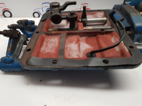 Ford 10 Series 6610, 7710, 7810, 7910, Transmission Gear Shift Cover E4nn7488aa - Boîte de vitesse: photos 5 Ford 10 Series 6610, 7710, 7810, 7910, Transmission Gear Shift Cover E4nn7488aa - Boîte de vitesse: photos 5