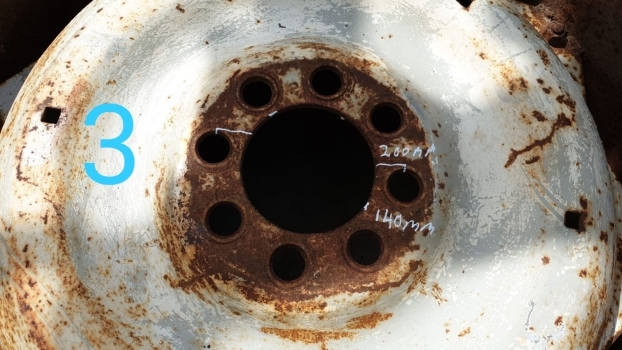 Ford 13.6 R36 Wheel 8 Stud - Roue complète pour Tracteur agricole: photos 2 Ford 13.6 R36 Wheel 8 Stud - Roue complète pour Tracteur agricole: photos 2