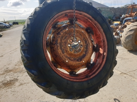Ford 13.6 R38 Wheel - Roue complète pour Tracteur agricole: photos 4 Ford 13.6 R38 Wheel - Roue complète pour Tracteur agricole: photos 4