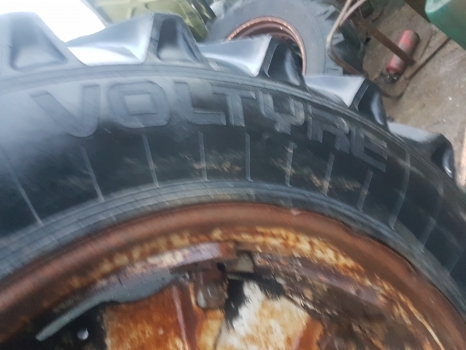 Ford 30, Tw, 40 Series Tw15, 8530, Tw20 Rear Adjustable Wheel Ant Tyre 18.4r38 - Roue complète pour Tracteur agricole: photos 3 Ford 30, Tw, 40 Series Tw15, 8530, Tw20 Rear Adjustable Wheel Ant Tyre 18.4r38 - Roue complète pour Tracteur agricole: photos 3