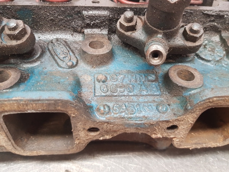 Ford 3000, 2000, 3000 Engine Cylinder Head C7nn6049ab, D0nn9f593a - Culasse pour Machine agricole: photos 3 Ford 3000, 2000, 3000 Engine Cylinder Head C7nn6049ab, D0nn9f593a - Culasse pour Machine agricole: photos 3