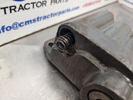 Ford 40 Series, 7840, 8240, 8340, Ts, Hydraulic Valve F2nnr947aa, 81878459 - Valve hydraulique pour Machine agricole: photos 3 Ford 40 Series, 7840, 8240, 8340, Ts, Hydraulic Valve F2nnr947aa, 81878459 - Valve hydraulique pour Machine agricole: photos 3