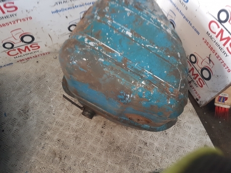 Ford 4000, 4600 Fuel Tank 83935630, E2nn9002ba, E3nn9002kb - Réservoir de carburant pour Tracteur agricole: photos 4 Ford 4000, 4600 Fuel Tank 83935630, E2nn9002ba, E3nn9002kb - Réservoir de carburant pour Tracteur agricole: photos 4
