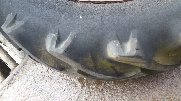 Ford 4000 Rear Wheel And Tyre 12.4/11-28. Please Check The Description - Roue complète pour Tracteur agricole: photos 5 Ford 4000 Rear Wheel And Tyre 12.4/11-28. Please Check The Description - Roue complète pour Tracteur agricole: photos 5