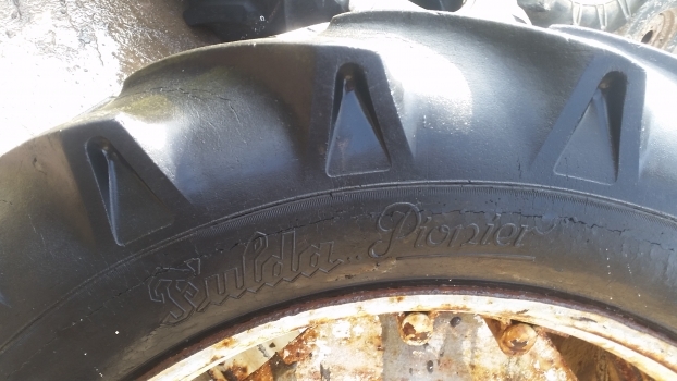 Ford 4000 Rear Wheel And Tyre 12.4/11-32. Please Check By Description - Roue complète pour Tracteur agricole: photos 4 Ford 4000 Rear Wheel And Tyre 12.4/11-32. Please Check By Description - Roue complète pour Tracteur agricole: photos 4