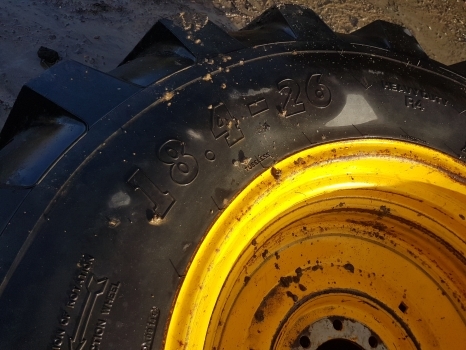 Ford 4550 Rear Wheel Rim And Tyre 18.4-26, 1 Inch Grip, 6 Inches Centre Hole - Roue complète pour Tracteur agricole: photos 2 Ford 4550 Rear Wheel Rim And Tyre 18.4-26, 1 Inch Grip, 6 Inches Centre Hole - Roue complète pour Tracteur agricole: photos 2