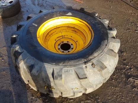 Ford 4550 Rear Wheel Rim And Tyre 18.4-26, 1 Inch Grip, 6 Inches Centre Hole - Roue complète pour Tracteur agricole: photos 1 Ford 4550 Rear Wheel Rim And Tyre 18.4-26, 1 Inch Grip, 6 Inches Centre Hole - Roue complète pour Tracteur agricole: photos 1