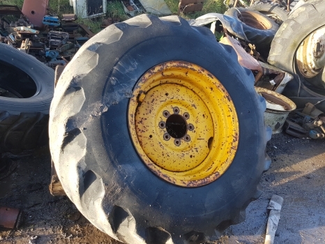 Ford 4550 Rear Wheel Rim And Tyre 18.4-26, 5% Grip, 6 Inches Centre Hole - Roue complète pour Tracteur agricole: photos 1 Ford 4550 Rear Wheel Rim And Tyre 18.4-26, 5% Grip, 6 Inches Centre Hole - Roue complète pour Tracteur agricole: photos 1
