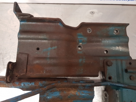 Ford 4600, 3600, 2600, 7600 Engine Bonnet Support E4nn16b814ba, 83953493 - Capot pour Tracteur agricole: photos 5 Ford 4600, 3600, 2600, 7600 Engine Bonnet Support E4nn16b814ba, 83953493 - Capot pour Tracteur agricole: photos 5