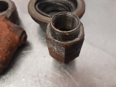 Ford 5000, 7600, 6600, 6700 Hydraulic Valve, Oil Cooler D6nnk910b, D6nnk910a - Valve hydraulique pour Tracteur agricole: photos 3 Ford 5000, 7600, 6600, 6700 Hydraulic Valve, Oil Cooler D6nnk910b, D6nnk910a - Valve hydraulique pour Tracteur agricole: photos 3