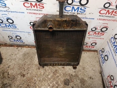 Ford 550, 655, 655a, 555a Radiator E0nn8005ea15l, 83925456 - Radiateur pour Tractopelle: photos 1 Ford 550, 655, 655a, 555a Radiator E0nn8005ea15l, 83925456 - Radiateur pour Tractopelle: photos 1