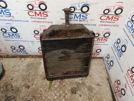 Ford 550, 655, 655a, 555a Radiator E0nn8005ea15l, 83925456 - Radiateur pour Tractopelle: photos 3 Ford 550, 655, 655a, 555a Radiator E0nn8005ea15l, 83925456 - Radiateur pour Tractopelle: photos 3