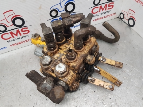 Ford 655, 655a, 550, 555, 555a Digger Loader Control Hydraulic Valve Complete - Valve hydraulique pour Tractopelle: photos 2 Ford 655, 655a, 550, 555, 555a Digger Loader Control Hydraulic Valve Complete - Valve hydraulique pour Tractopelle: photos 2