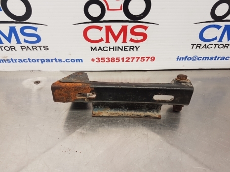 Ford 6610, 10, 30 Tw Ser. Q Cab Front Lights Support Lhs E4nn15z555aa, 83949398 - Lumière/ Éclairage pour Tracteur agricole: photos 1 Ford 6610, 10, 30 Tw Ser. Q Cab Front Lights Support Lhs E4nn15z555aa, 83949398 - Lumière/ Éclairage pour Tracteur agricole: photos 1
