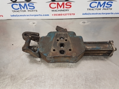 Ford 8700, 9700, Tw Series Tw15 Hydraulic Remote Valve E2nnb950ea - Valve hydraulique pour Tracteur agricole: photos 1 Ford 8700, 9700, Tw Series Tw15 Hydraulic Remote Valve E2nnb950ea - Valve hydraulique pour Tracteur agricole: photos 1