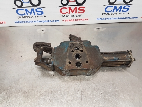 Ford 8700, 9700, Tw Series Tw15 Hydraulic Remote Valve E2nnb950ea - Valve hydraulique pour Tracteur agricole: photos 3 Ford 8700, 9700, Tw Series Tw15 Hydraulic Remote Valve E2nnb950ea - Valve hydraulique pour Tracteur agricole: photos 3