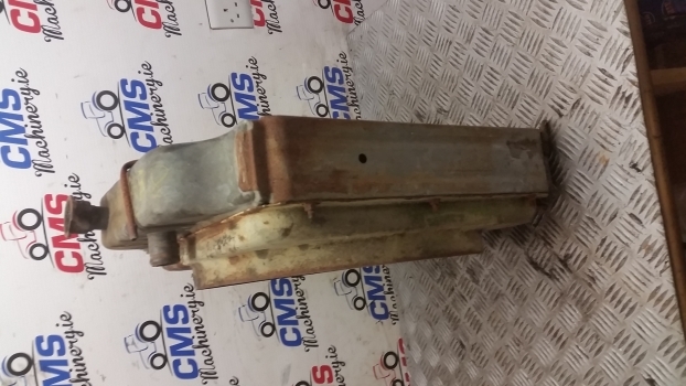 Ford Engine Water Cooling Radiator With Cowling - Radiateur pour Tracteur agricole: photos 2 Ford Engine Water Cooling Radiator With Cowling - Radiateur pour Tracteur agricole: photos 2