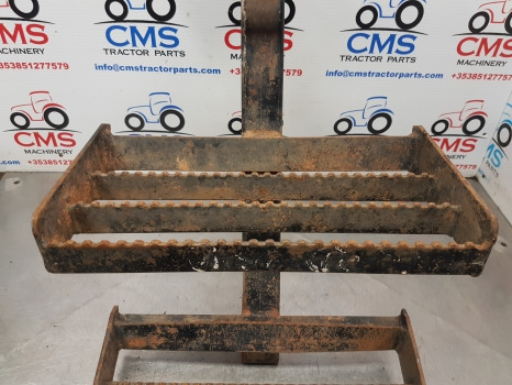 Ford New Holland 40, Ts Series, Ts110, 8340 Foot Step Lhs 82007896, 82007892 - Marchepied pour Machine agricole: photos 5 Ford New Holland 40, Ts Series, Ts110, 8340 Foot Step Lhs 82007896, 82007892 - Marchepied pour Machine agricole: photos 5