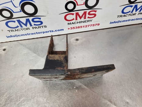 Ford New Holland 40, Ts Series Ts110, 8340 Foot Step Rhs Bracket 82007892 - Marchepied: photos 5 Ford New Holland 40, Ts Series Ts110, 8340 Foot Step Rhs Bracket 82007892 - Marchepied: photos 5