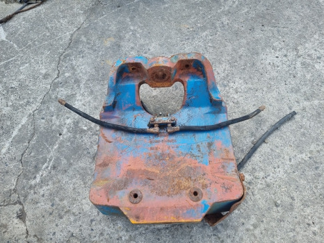 Ford New Holland Tw20, Tw10, Tw30 Front Axle Support D4nn3a042c - Essieu avant: photos 2 Ford New Holland Tw20, Tw10, Tw30 Front Axle Support D4nn3a042c - Essieu avant: photos 2